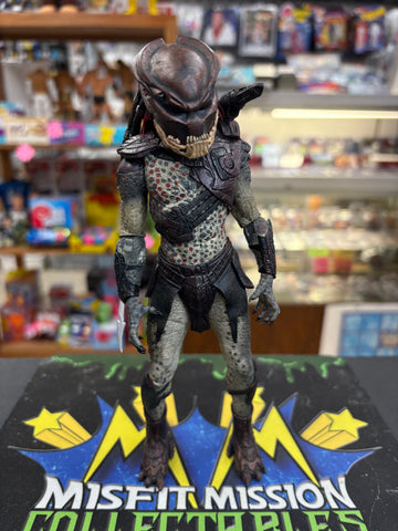 2010 Neca Predators Berserker Predator Figure