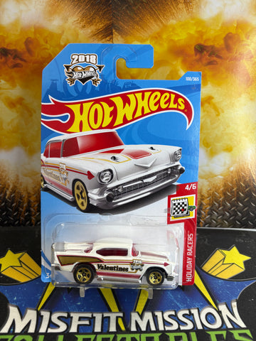 2017 Hot Wheels Holiday Racers ‘57 Chevy 2018 Valentines Day Car (New)