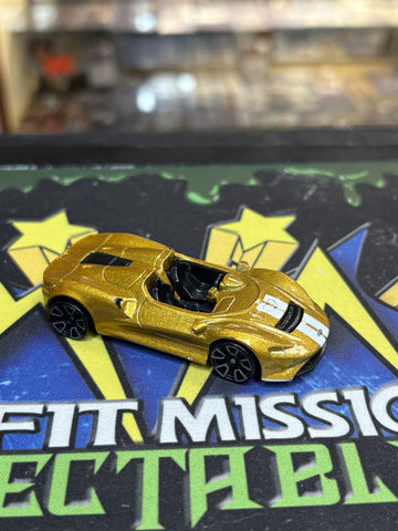 2023 Hot Wheels HW Roadsters Mclaren Elva Gold Car