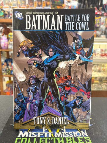 2009 DC Comics Batman Battle For The Cowl Graphic Novel