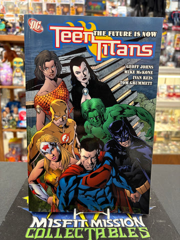 2005 DC Comics Teen Titan The Future is Now  Graphic Novel