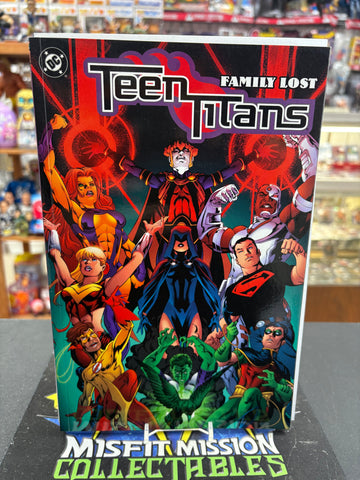 2004 DC Comics Teen Titan Family Lost Graphic Novel