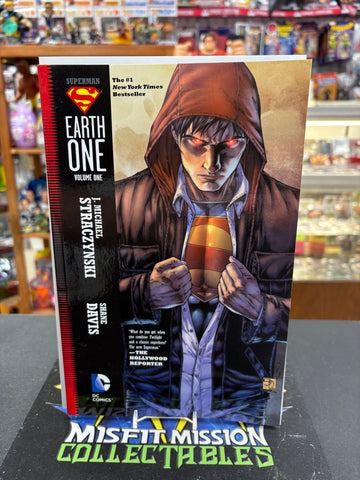 2010 DC Comics Superman Earth One Volume One Graphic Novel
