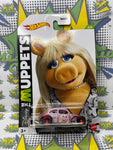 2020 Hot Wheels Disney The Muppets Miss Piggy Custom Volkswagen Beetle Car (New)