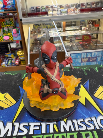 2015 Loot Crate Exclusive Q-Fig Dead Pool Statue