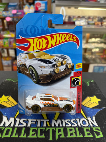 2017 Hot Wheels HW Daredevils Rally Cat Car (New)