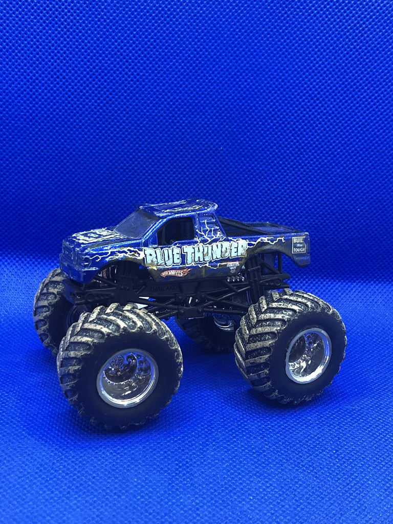 Hot Wheels Monster Jam Blue Thunder Muddy Truck 1:64 – The Misfit